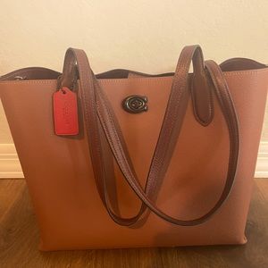 Coach Willow Tote. Saddle color. Great condition